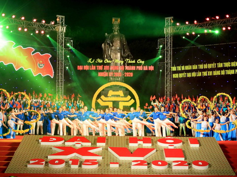 Youth congratulate success of 16th Hanoi Party Congress